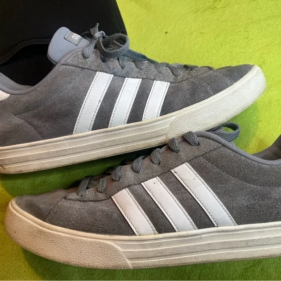 Mens Adidas beige suede trainers three stripe 753003 usa 10.5… $25.00 - Picture 1 of 7